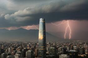 Emiten alerta por tormentas eléctricas en la Región Metropolitana