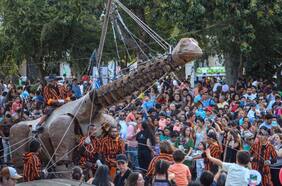 Vuelve La Pichintún, la marioneta gigante que recorrerá parques y plazas creado conciencia ambiental