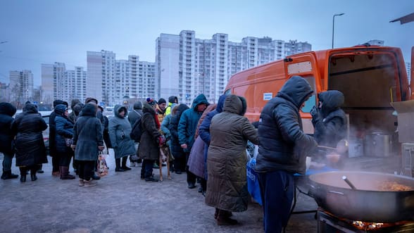 En vísperas del cuarto aniversario de la guerra: cómo viven los ucranianos el conflicto bajo un crudo invierno
