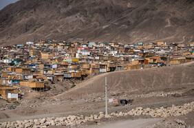 Coletazo del caso líos de platas: Minvu reformula programa de ayuda a campamentos, reduce 42% fondos para privados y establece fiscalizaciones