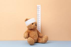 ¿Puede un trauma emocional afectar el crecimiento en la niñez?