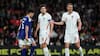 Figura inglesa marginada del Mundial reaparece vendiendo láminas del álbum del torneo