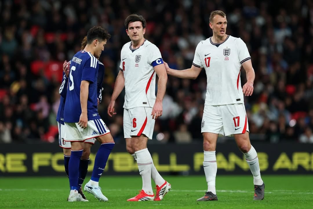 Figura inglesa marginada del Mundial reaparece vendiendo láminas del álbum del torneo