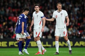 Figura inglesa marginada del Mundial reaparece vendiendo láminas del álbum del torneo