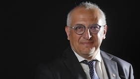 El rector que dirige un laboratorio que investiga genes para combatir el cáncer y la esclerosis lateral amiotrófica