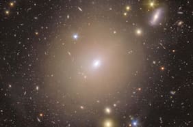 Qué es el extraño fenómeno del “anillo de Einstein”: visto con una claridad sorprendente por un telescopio espacial