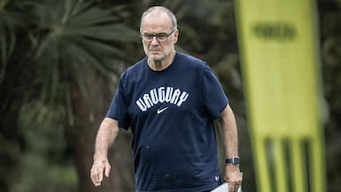 Bielsa va por su primer triunfo: quiénes juegan este domingo en el Mundial y quiénes transmiten los partidos