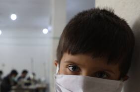 Médicos alertas por alza de niños con variante Delta; esto sabemos de la nueva “Delta Plus” y ex experto de la OMS dice que “estamos más cerca del inicio que del fin de la pandemia”: tres cosas que aprendimos del coronavirus esta semana