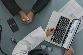 Salud mental explicó más de la mitad de los días laborales perdidos en enfermedades profesionales durante 2022