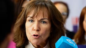 Vocera de Jara cuestiona dichos de Kast sobre migración en debate de Anatel y lo compara con el “estilo” de Trump