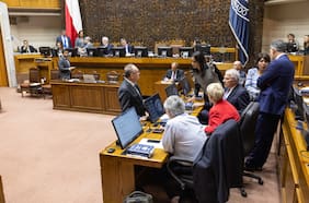 A horas de que asuma el nuevo Congreso, Senado aún no llega a acuerdo por la presidencia