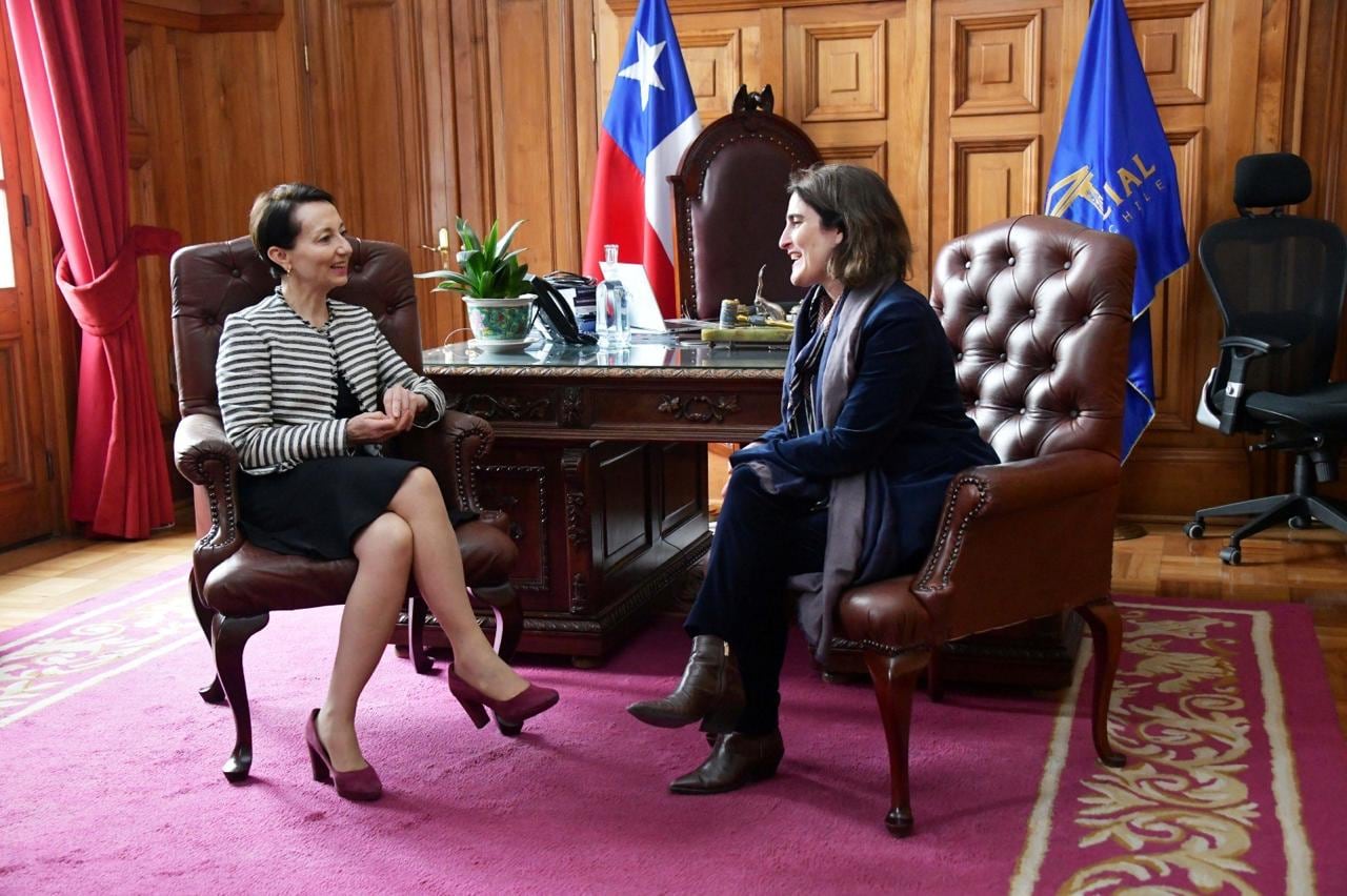 Presidenta de la Corte Suprema se reúne con directora general de Fundación Teletón