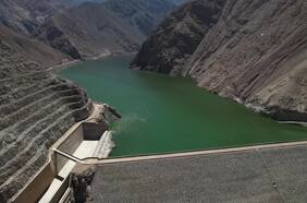 Consorcio de Besalco y Dragados demanda al Fisco y exige US$ 18,5 millones por incumplimientos en obras de embalse en Arica