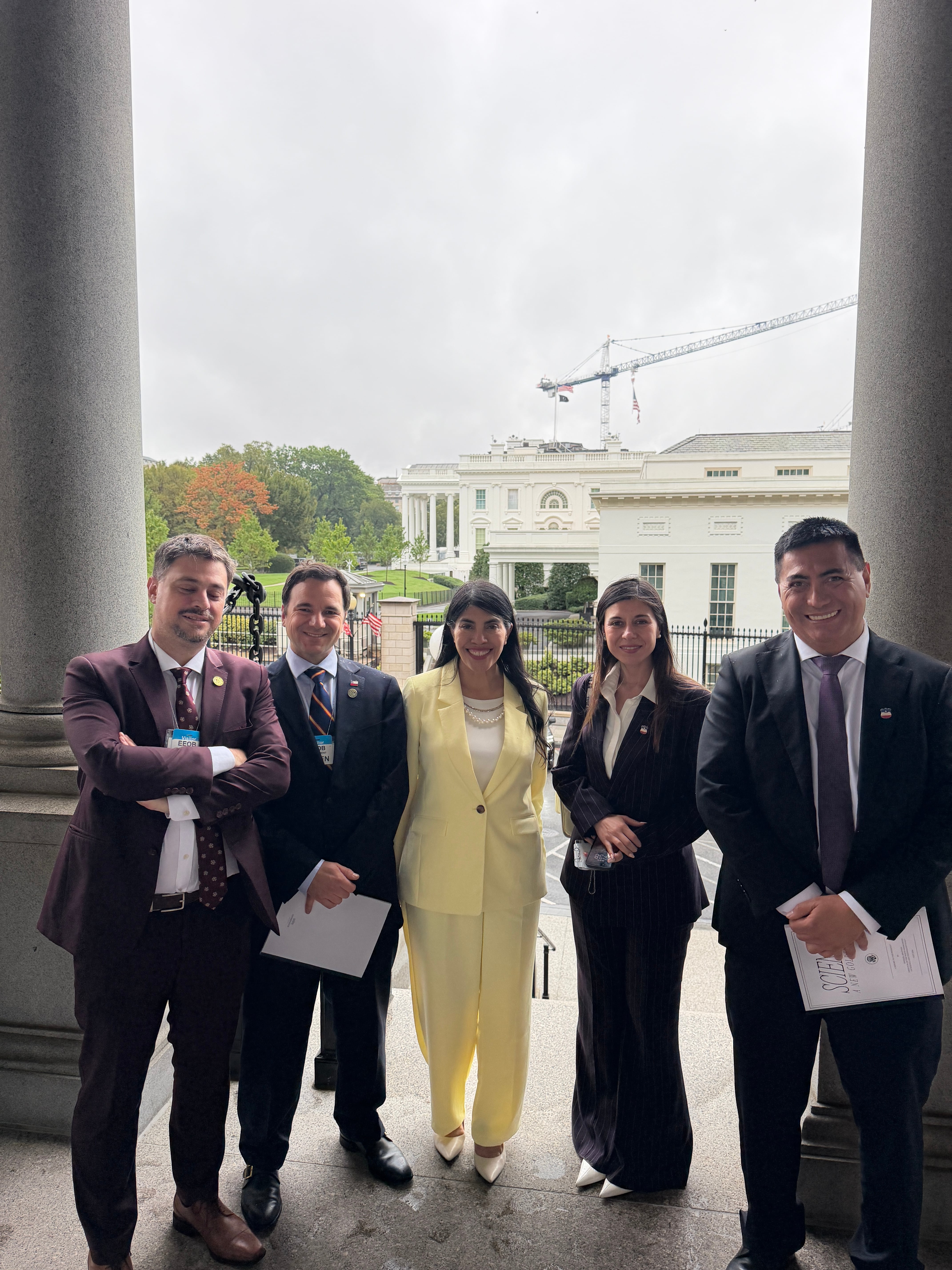 Delegación parlamentaria junto a la ministra de Ciencia, Ximena Lincolao.
