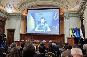 Volodymyr Zelensky en videoconferencia en la UC: “Los rusos quieren dominar nuestras tierras y nuestros recursos”