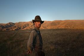 Reseña de libros: de El Poder del Perro a la poesía de Lan Lan