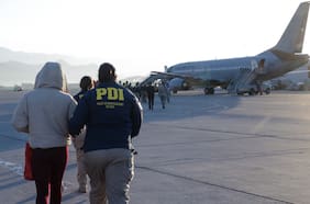 La costosa operación de expulsar a un migrante desde Chile