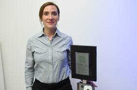 Científica chilena crea algoritmo de inteligencia artificial para detectar Covid-19 con kit móvil