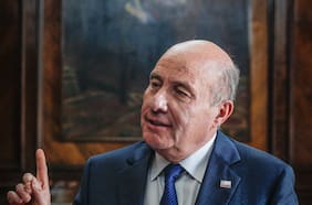 A quién escucha el ministro Quiroz