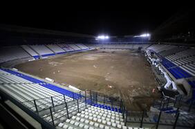 Empieza la cuenta regresiva: los problemas que enfrenta la UC a un mes de la inauguración del Claro Arena