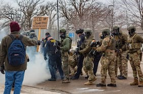 Muerte de enfermero a manos de agentes federales en Minneapolis aumenta posibilidad de otro cierre del gobierno de EE.UU.