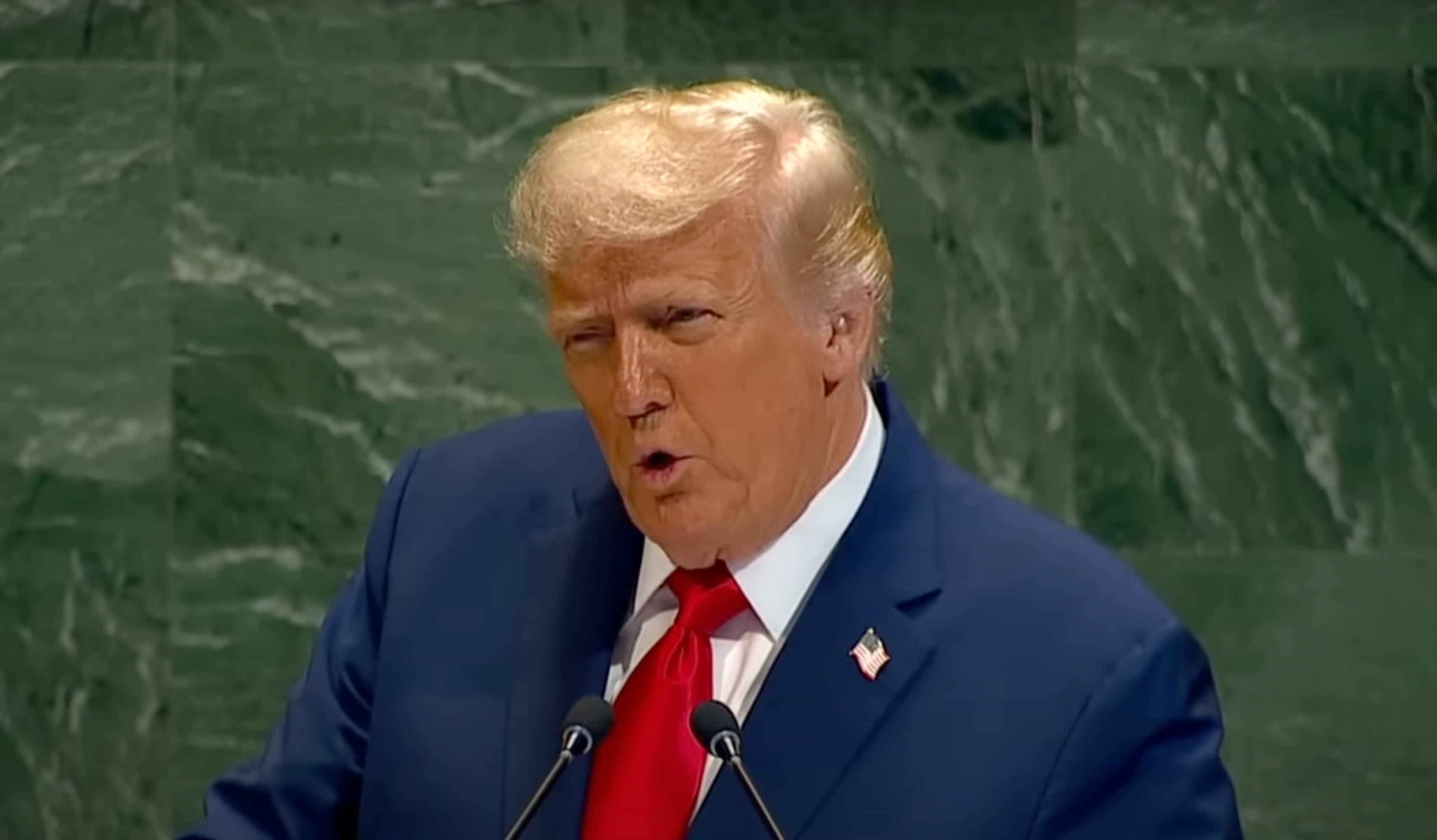 Trump insta a países a abandonar la Corte Penal Internacional y amenaza con “aniquilar a Irán”