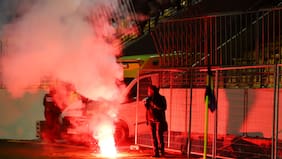 Seis butacas quemadas, espejos, 100 m2 de pasto sintético y más: la boleta de Everton por los destrozos de la barra de la U