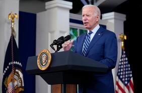 Biden firma un proyecto de ley de financiamiento provisional para evitar el colapso económico del Gobierno