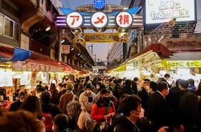 Para aumentar la fertilidad y el tiempo en familia: Tokio impulsa semana laboral de cuatro días