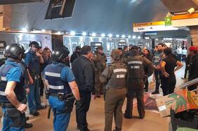 Vendedores ambulantes provocan múltiples desmanes tras ser fiscalizados en estación de metro La Cisterna