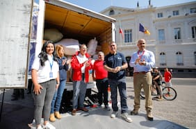 Municipalidad de Santiago concreta envío de 30 toneladas de ayuda a regiones afectas por incendios