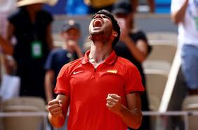 Firme en la pelea por medallas: Carlos Alcaraz supera a Tommy Paul y se mete en las semifinales de París 2024