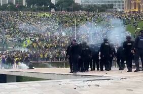 Revisa las violentas imágenes que marcaron el asalto a las sedes de la presidencia en Brasilia