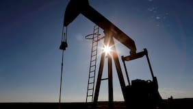 El petróleo modera su avance mientras EE.UU. garantiza la seguridad en el Golfo Pérsico