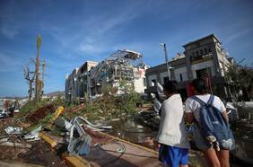 Paso del huracán “Otis” por México deja al menos 27 muertos y cuatro desaparecidos