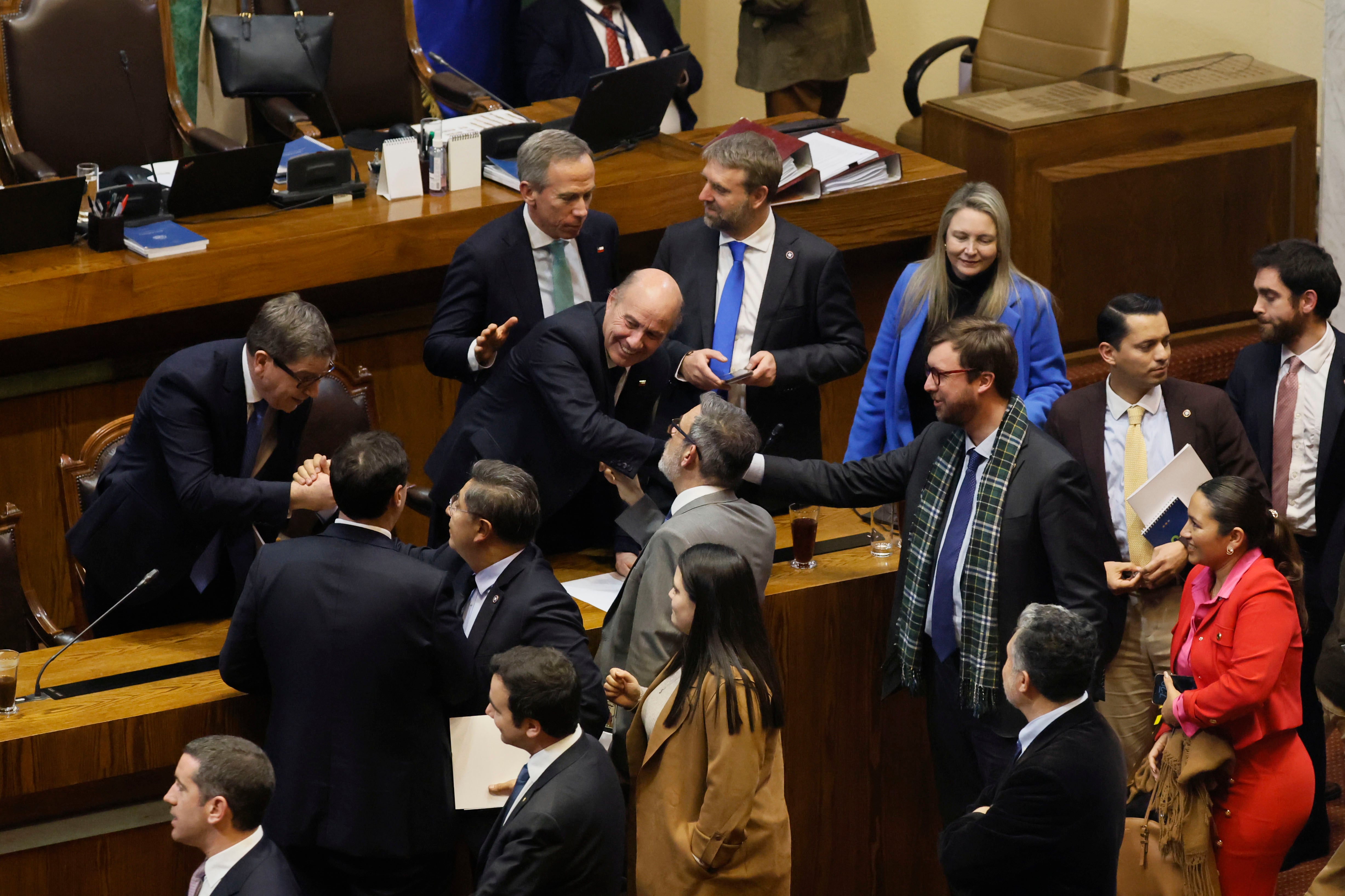 Megarreforma: Cámara aprueba informe de comisión mixta que compensa a municipios por exención de contribuciones a adultos mayores