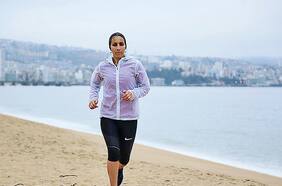 Erika se pone otra vez el buzo