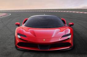 Llega a Chile el primer híbrido de producción de Ferrari con sus 1.000 caballos de fuerza