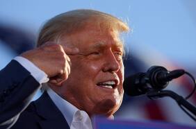 Trump habría ordenado a empleado que escondiera cajas con archivos clasificados en su mansión de Florida