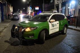 Funcionario de seguridad en estado grave tras ser apuñalado por adolescente durante procedimiento por VIF en Macul