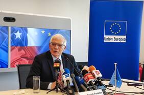 Jefe de la diplomacia de la UE no descarta embargo a hidrocarburos de Rusia