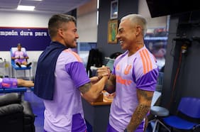 Cómo fue el emotivo reencuentro entre Charles Aránguiz y Eduardo Vargas en la primera práctica de la U