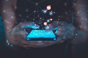 Columna de Gonzalo Larraguibel y Marcelo Larraguibel: “Gobernar con IA: Transformando la organización desde el directorio”