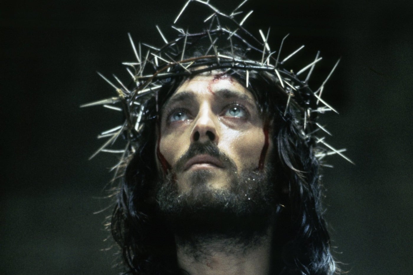 Las mil historias de Robert Powell y Jesús de Nazaret: cuando una imagen suya adornó un altar en Venezuela