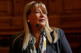 Exasistente de Vivanco relata ante Fiscalía pago de cuentas en efectivo y traslado de archivos de exministra a bodegas de Yáber