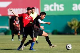 Un campeón con la UC y varios canteranos de Colo Colo: el ilustre equipo de jugadores libres del Sifup que desafió a Arturo Vidal y la Sub 23 en Pinto Durán