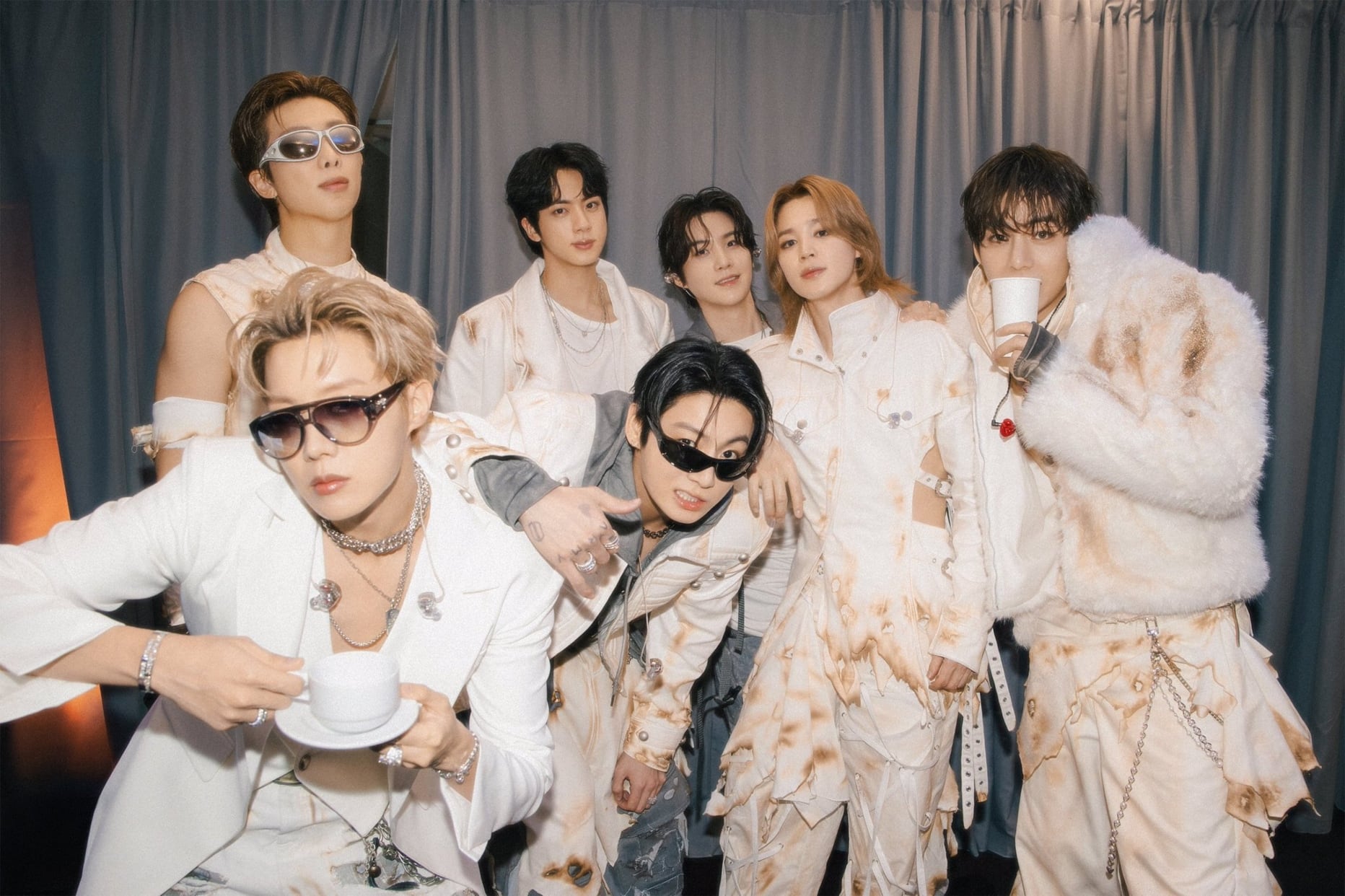 Paz en el hotel y nulo acoso: cómo el paso de BTS por Chile ha cambiado la relación entre los fans y sus ídolos
