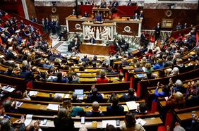 Francia avanza para inscribir constitucionalmente el aborto como una “libertad garantizada”