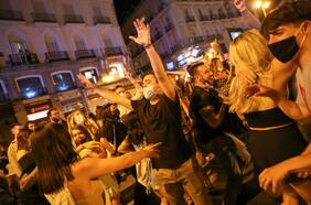 Fin del toque de queda y relajación de restricciones: países de Europa celebran avance en su desconfinamiento