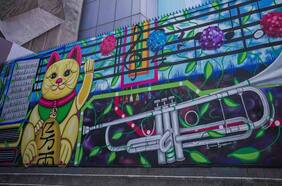 Descontaminante y diverso: así es el colorido nuevo mural que luce la Torre Entel